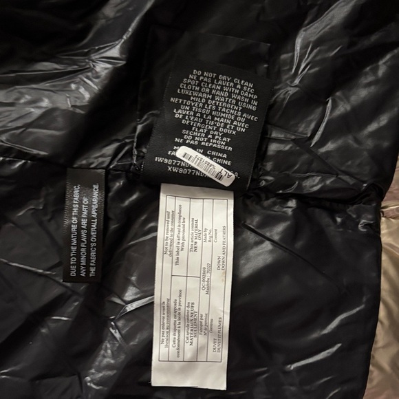 SAM. New York Women's Gold Metallic Puffer Vest Size Small - Picture 5 of 7